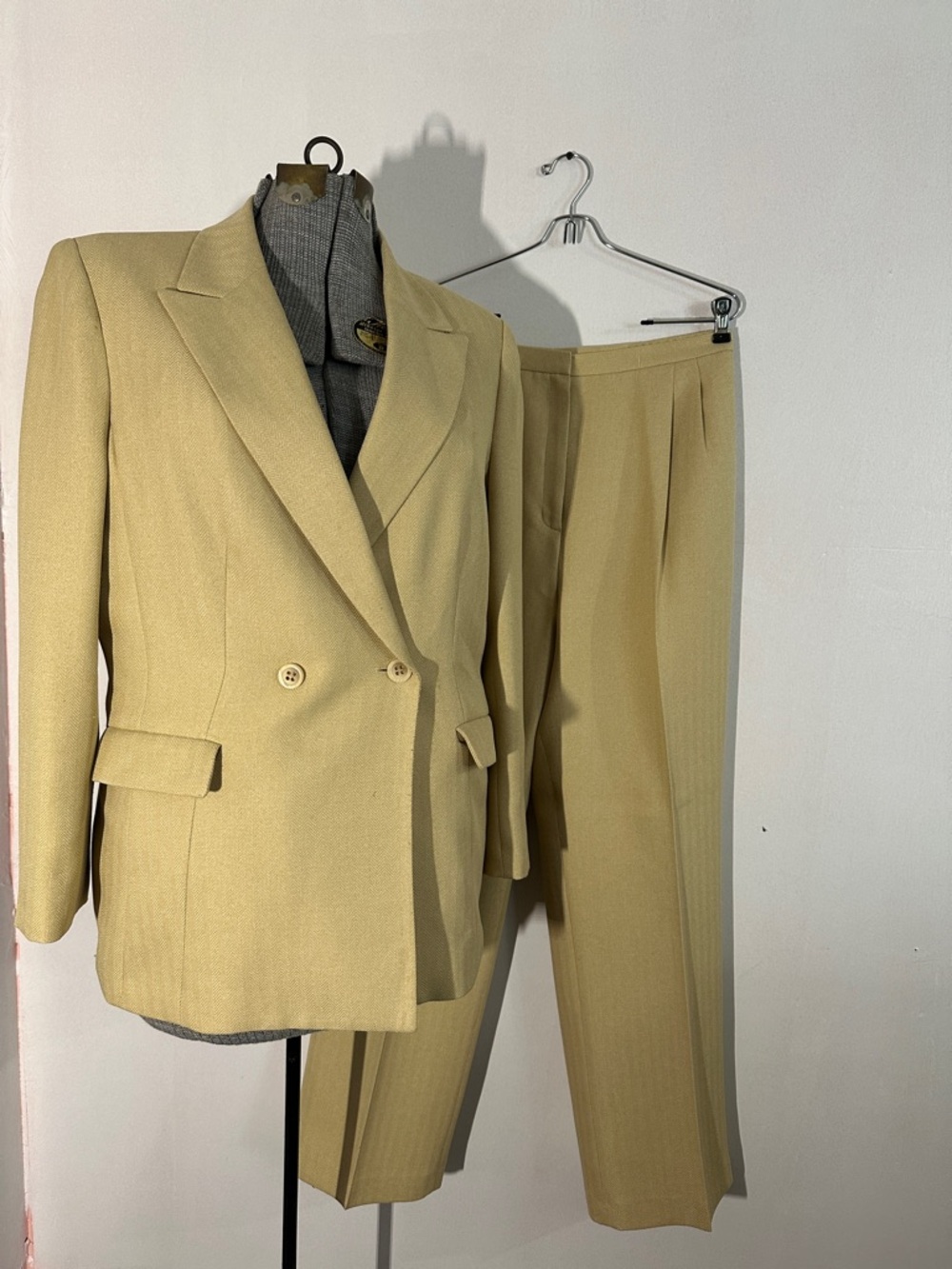 Le Suit Double-Breasted Suit Set in Light Beige